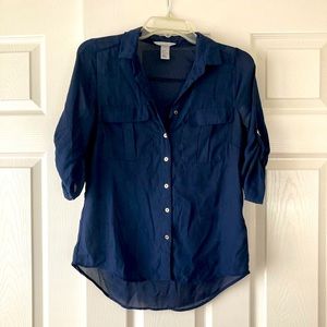 Size 6 business casual H&M button down with gold-colored buttons